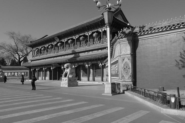 中南海为何不挂“中央人民政府”牌匾？周总理反对，伟人指出缘由_中南海为何不挂“中央人民政府”牌匾？周总理反对，伟人指出缘由_